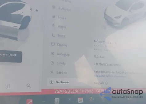 2024 Tesla Model Y Long Range Dual Motor All-Wheel Drive z USA, uszkodzony, nr VIN 7SAYGDEE5RF117892